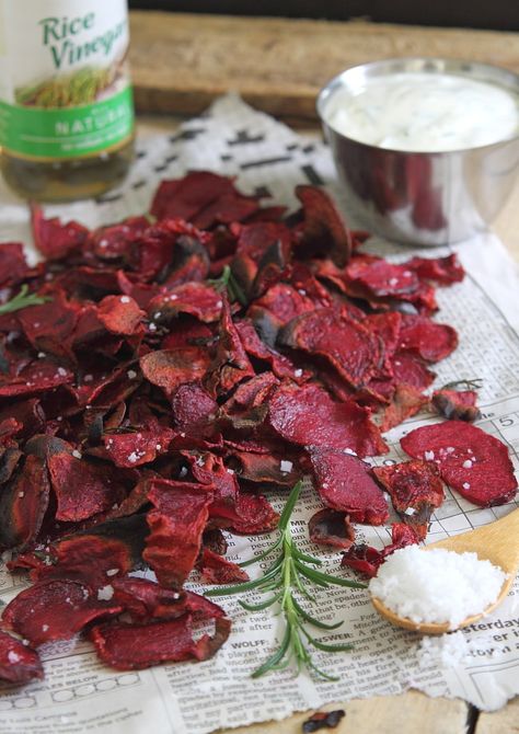 Wholesome Eating, Rosemary Sea Salt, Vegan Chips, Garlic Yogurt, Beet Chips, Salt And Vinegar, Food Pic, Veggie Chips, Beet Recipes