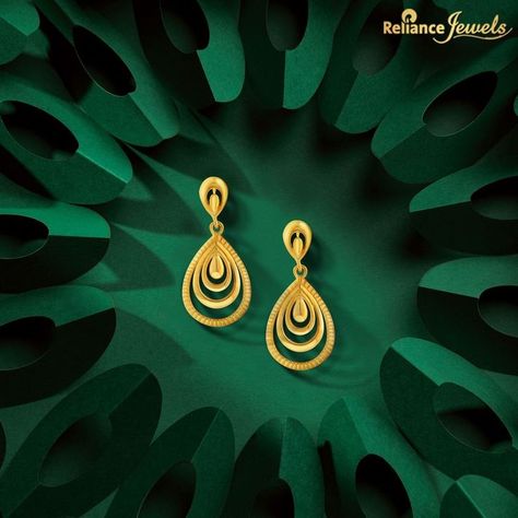 Latest Earrings Design, Gold Earrings For Kids, Small Earrings Gold, Gold Earrings Indian, Simple Gold Earrings, Gold Jewels Design, Gold Bangles For Women, New Gold Jewellery Designs, Gold Earrings Models