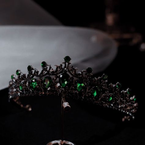 Dark Green Tiara, Dark Green Royalty Aesthetic, Dress Aesthetic Royal, Green Princess Aesthetic, Princess Crown Aesthetic, Green Dress Aesthetic, Slytherin Wedding, Green Princess Dress, Merlin Morgana