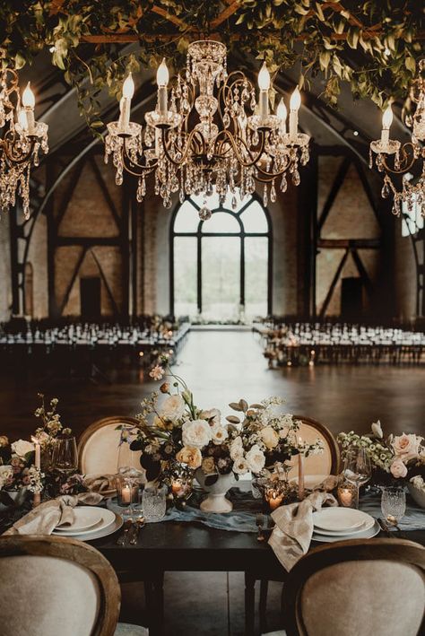 Luxury Fall Wedding, Romantic Wedding Design, Timeless Wedding Color Schemes, Romantic Vintage Wedding Decorations, Modern Vintage Wedding Theme, Dark Moody Romantic Wedding, Parisian Style Wedding, Victorian Wedding Theme, Elegant November Wedding