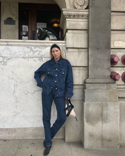 2023 Jean Trends, Denim Jacket And Jeans Outfit, Oversized Jean Jacket Outfit, Oversized Denim Jacket Outfit, Double Denim Outfit, Double Denim Looks, Denim Jacket And Jeans, Jacket Outfit Women, Look Jean