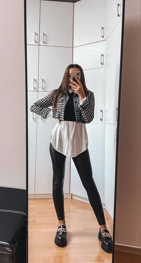 Legging Formal Outfit, White Moccasins Outfit, Loafers Outfit Leggings, Leggings White Shirt Outfit, Leggings Formal Outfit, White Shirt Outfit Office, Formal Leggings Outfit, White Shirt Work Outfit, Black Leggings Outfit Office