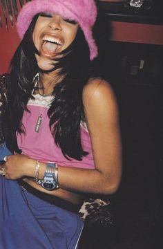 cyber ghetto fur bucket hat soft pink aaliyah aaliyah sweatpants Mix Match Bathing Suits, 90s Reggaeton Aesthetic, South America Fashion, Celebrities In The 90s, 90 Vibes Aesthetic, Aaliyah Style 90s, 90s Celebrity Fashion, Aaliyah Outfits, Aliyah Outfits 90s