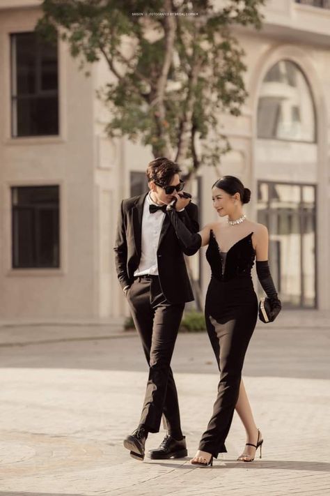 Elegant Photoshoot Ideas Classy Couples, Styled Photoshoot Ideas Couples, Prenup Photoshoot Poses, Glam Engagement Shoot, Mafia Wedding Photoshoot, Black Tie Engagement Photos, Couple Photoshoot Themes, Black Outfit Couple Photoshoot, Elegant Couple Poses