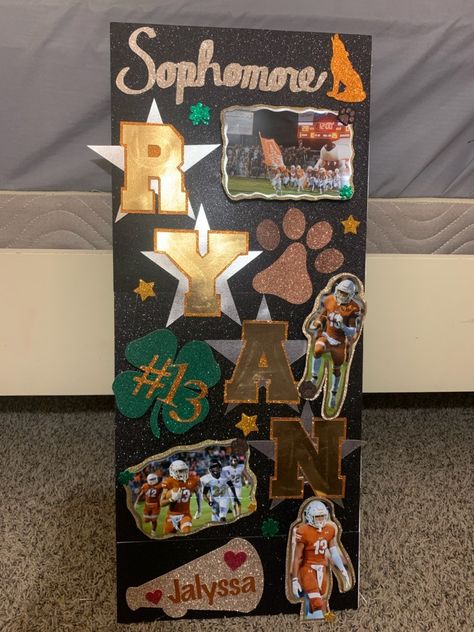 Soccer Locker Posters, Track Locker Decorations, Game Day Locker Decorations, Decorating Football Players Lockers, Locker Decorations For Sports, Decorated Lockers For Sports, Cheerleader Locker Signs, Sports Locker Decorations, Volleyball Decorations