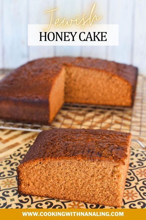 Jewish Honey Cake Honey Cinnamon Cake, Moist Honey Cake Recipe, Dessert Recipes With Honey, Jewish Honey Cake Recipe, Jewish Honey Cake, Greek Honey Cake, Honey Cake Rosh Hashanah, After School Food, Id Cards Design