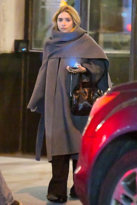 Mary Kate Olsen Style, Nyc January, Oversized Winter Coat, Ashley Olsen Style, Olsen Style, Olsen Fashion, The Olsen Twins, Olsen Twins Style, Twins Fashion