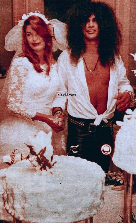 Slash at his wedding with first wife Rene Axl Rose Slash, Celebrity Wedding Rings, Celebrity Wedding Photos, Saul Hudson, Best Guitar Players, Retro Bride, The Wedding Singer, Axl Rose, I'm With The Band