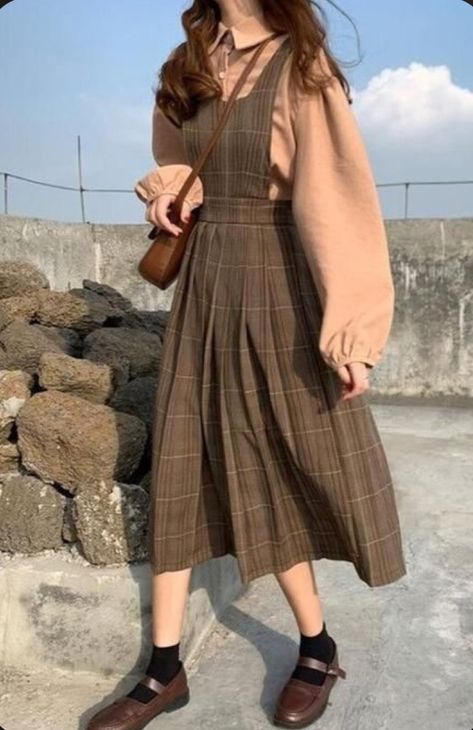 Dark cottagecore outfit,long skirt, little bit gay🤌, credits to image owners Long Skirt Outfits Korean, Dark Cottagecore Outfits, Dark Cottagecore Fashion, Korean Skirt Outfits, Outfits Quiz, Skirt Outfits Korean, Long Fall Dresses, Cottagecore Outfit, Outfit Korean Style