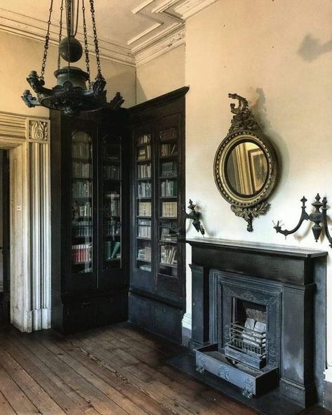 1930 Decor, Goth Farmhouse, Goth Interior, Gothic Home Decor Ideas, Minimal Goth, James Coviello, Gothic Farmhouse, Goth Houses, Parlor Room