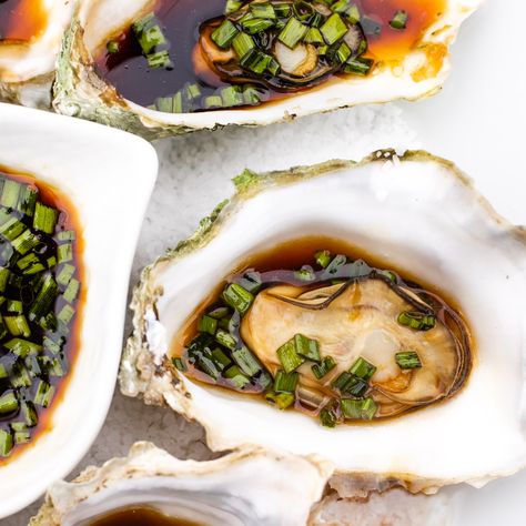 Mignonette Recipe, Oyster Recipe, Sesame Oil Recipes, Steamed Oysters, Cooked Oysters, Oyster Stew, Recipe Sauce, Raw Oysters, Oyster Recipes