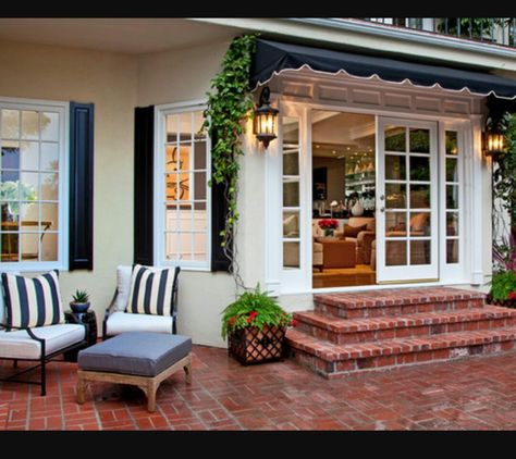 Graduated porch steps Dream Porch, House Brick, Patio Entertaining, Siding Ideas, Patio Remodel, Brick Steps, Concrete Patios, Brick Walkway, Patio Steps