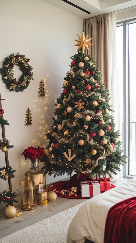 Elevate your holiday decor with luxury Christmas decor ideas that offer a high-end, stylish touch to your home. Christmas Tree Stands, Luxury Christmas Decor, Christmas Tree Decorating Ideas, Christmas Tree Inspo, Tree Decorating Ideas, Christmas Tree Decorating, Modern Christmas Tree, Tree Stands, Hosting Christmas