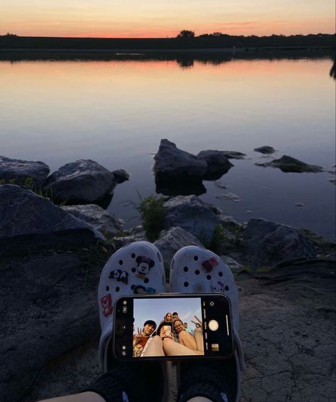 Lake Selfie Ideas, Lake Selfies, Lakehouse Photoshoot, Group Selfie Ideas, Woman Photoshoot Poses, Selfies Ideas, Woman Photoshoot, Group Selfie, June Lake