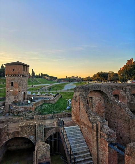 Circus Maximus Rome, Ancient Roman Architecture, Sound Of Thunder, Circus Maximus, Roman Republic, Roman Architecture, The Roman Empire, Italy Aesthetic, The Circus