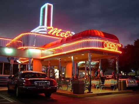 Mel's Diner Fort Myers, Florida. GREAT food & time haf by all. Thanks to the wait staff, cooks, hostesses and Mike the manager. Diner Exterior, American Diners, Diner Aesthetic, Snow Birds, 50's Diner, Googie Architecture, 50s Diner, Diner Decor, Vintage Diner