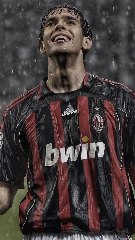 Kaka Ac Milan, Neymar Pic, Ricardo Kaka, Milan Football, Messi Vs, Messi Photos, Female Soccer Players, Soccer Workouts, Christian Pulisic