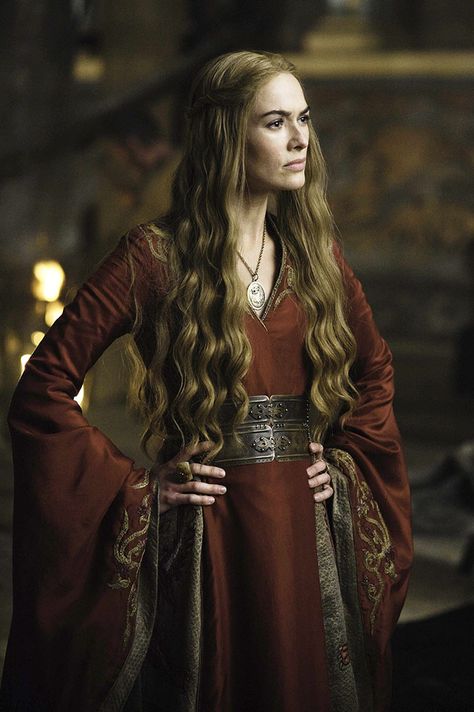 Hermoine Cersei Lannister Costume, Queen Cersei, 50's Costume, Game Of Thrones Outfits, Got Costumes, Game Of Thrones Facts, Game Of Thrones Costumes, House Lannister, Got Game Of Thrones