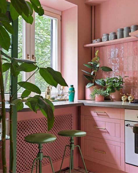 15 Gorgeous Pink Kitchen Design Ideas Barbie Would Approve Of Pink Kitchen Designs, Colorful Rooms, Pink Living Room, Pastel Room, Décor Boho, Pink Kitchen, House Paint, Pink Interior, Pink Houses