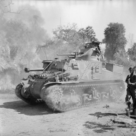 A Lee tank during the advance south from Mandalay, 20 March 1945. M3 Lee, Era Vargas, Panzer Ii, Armoured Personnel Carrier, Sherman Tank, Wwii Photos, Tank Destroyer, Ww2 Tanks, German Tanks