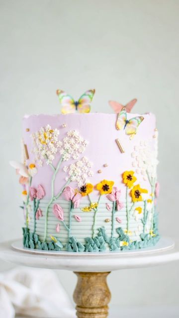 Gardening Theme Cake, Yellow Floral Cake, Spring Cake Designs, Garden Party Cakes, Wildflower Cake, Toddler Birthday Cakes, Vintage Birthday Cakes, Cake Frosting Recipe, Spring Cake