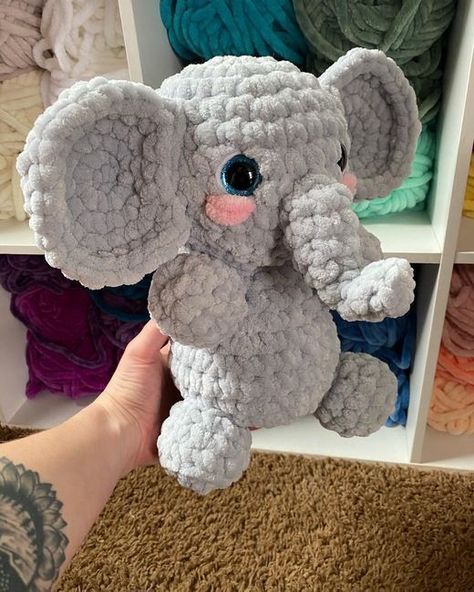 these images are for crochet patterns and these images are for crochet gifts Yarn Animals, Crochet Elephant Pattern, Aesthetic Patterns, Easy Crochet Animals, Crochet Aesthetic, Crochet Cow, Crochet Animals Free Patterns, Crochet Elephant, Beginner Crochet Projects