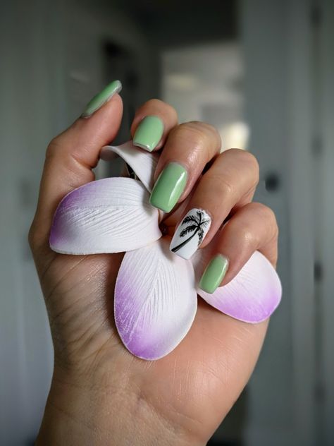 Palm tree Nails, summer nails, mint and white nails Cute Palm Tree Nails, Pom Tree Nails, Nail Palm Tree Designs, Island Holiday Nails, Green Palm Tree Nails, Palm Springs Nails Ideas, Green Beach Nails, Summer Nail Ideas Gel, Acrylic Nail Spring