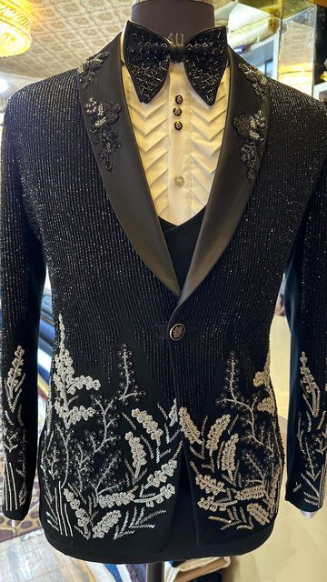 Party Wear Blazers For Men, Blazer For Men Wedding Reception, Blazers For Men Wedding, Men Couture, Fancy Kurta For Men, Prom Blazers For Men, Drag Inspiration, Mens Tuxedo, Male Dress