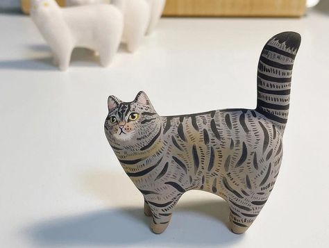 Cute Clay Sculptures Easy, Ceramic Cats Sculpture, Cat Ceramic Ideas, Cat Clay Sculpture, Air Dry Clay Cat, Clay Cat Sculpture, Cat Clay, Polymer Clay Cat, Clay Cat