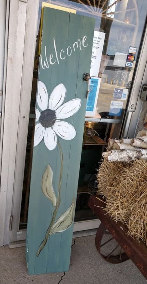 Porch Leaners, Plank Art, Easter Wood Crafts, Scrap Wood Crafts, Easy Flower Painting, Nature Art Drawings, Barn Wood Crafts, Door Signs Diy, Craft Booth Displays