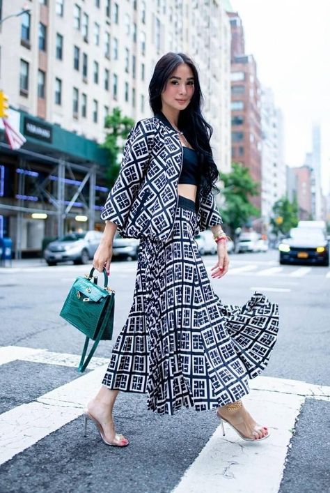 Heart Evangelista Fashion, Heart Evangelista Outfit, Bling Empire, Heart Evangelista, Strapless Bralette, Streets Of New York, Sassy Outfit, The Big Apple, Pleated Maxi Skirt