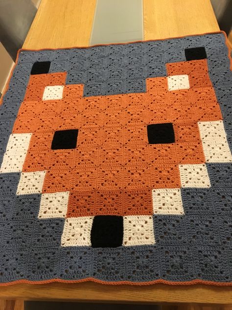 Fox pixel crochet Fox Blanket Crochet Pattern Free, Fox Crochet Blanket, Crochet Fox Blanket, Crochet Pixel Blanket, Random Crochet, Pixel Crochet Blanket, School Artwork, Pixel Quilting, Fox Blanket