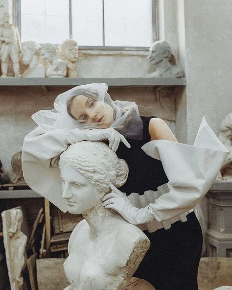 Statue Editorial, Sculpture Fashion, Shoot Inspiration, Pics Art, Fashion Photoshoot, Photography Inspo, Fashion Shoot, Editorial Photography, Fashion Photo