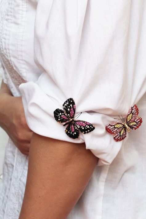 Spread Your Wings Set Of 2 Brooches Brooch Styling Ideas, Brooch Aesthetic, Saree Brooch, Revamp Clothes, Statement Brooch, Accessories Inspiration, Textile Art Embroidery, Color Combinations For Clothes, Dragonfly Jewelry