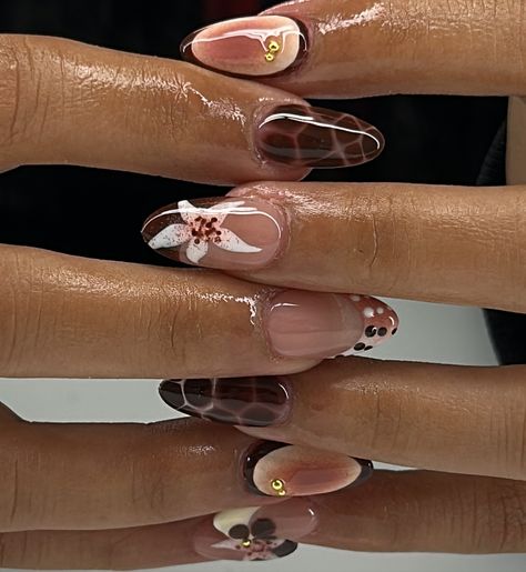 Libra seasonnnn 🤎🤎🤎🤎 - #gelx #gelnails #nailsofinstagram Gelx Inspo Nails Fall, Paul Frank Nails, Almond Shaped Nails Designs Fall, Winter Nail Inspo 2024, Nails Inspo 2024, Nails Inspo Aesthetic, Libra Nails, The Most Beautiful Nails, Nail Inspo Pink