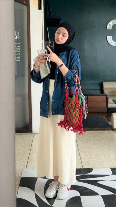 Outfit Ngampus, Outfit Hijab Casual, Rok Outfit, Hijab Look, Muslim Outfits Casual, Hijab Style Casual, Hijabi Fashion Casual, Style Hijab, Hijabi Outfits Casual