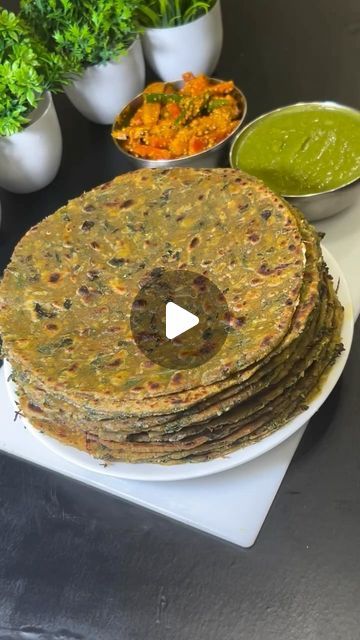 Healthy Indian Breakfast, Methi Paratha, Gujarati Snacks, Indian Flat Bread, Fenugreek Leaves, Paratha Recipes, Indian Breakfast, Millet, Flatbread