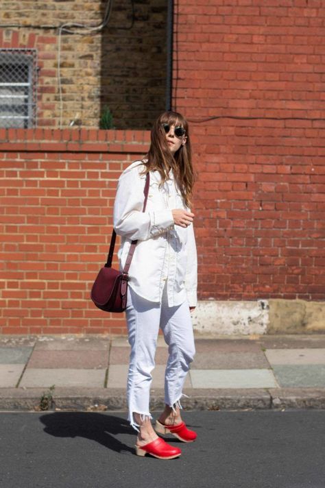 White Clogs Outfit, Red Clogs Outfit, How To Style Clogs, Outfits With Clogs, All Red Outfit, Red Outfit Ideas, Clog Outfit, Clogs Outfits, Red Clogs