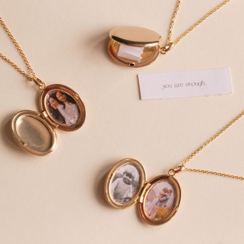 Made By Mary® on Instagram: “A picture perfect way to carry the ones you love.❤️✨ Meet the Oval Locket Necklace. Designed to hold your favorite people, places, moments,…” Oval Locket Necklace, Jewellery Advent Calendar, Gold Bar Necklace Personalized, Made By Mary, Silver Locket Necklace, Oval Locket, Dainty Choker, Detailed Necklace, Gold Bar Necklace