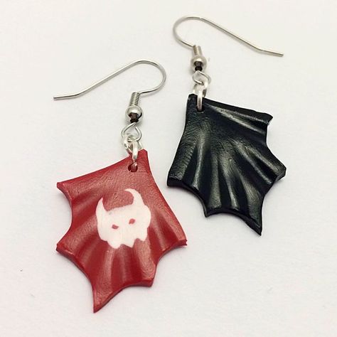 Toothless Tail Earrings Clay Toothless, Toothless Httyd, Viking Dragon, Dragon Tail, Instruções Origami, Dragon Party, Dragon Earrings, Earrings Polymer, Dragon Trainer