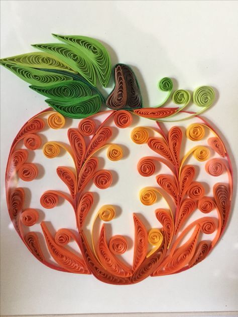 Thanksgiving Quilling Ideas, Pumpkin Quilling, Fall Quilling, Quilling Halloween, Quilling Diy, Quilling Birthday Cards, Paper Quilling For Beginners, Diy Best Friend Gifts, Paper Quilling Jewelry