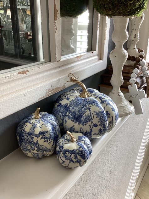 SET OF 3 Blue and White French Toile Fall Pumpkins - Etsy French Country Fall Decor, Fall Dinnerware, Country Fall Decor, Life In The Countryside, Blue And White Living Room, Elegant Pumpkins, Oyster Shell Crafts, Chinoiserie Decorating, Blue Chinoiserie