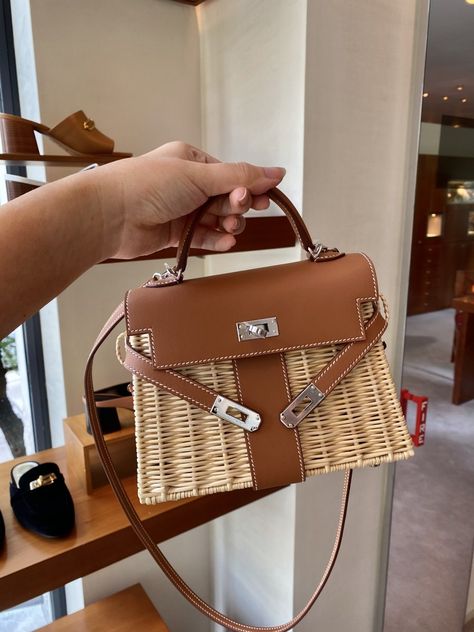 Mini Kelly Picnic in Fauve Barenia/Osier. Photo via TPFer @LovingTheOrange Hermes Picnic Birkin, Hermes Basket Bag, Hermes Kelly Picnic, Hermes Picnic Bag, Mini Kelly Hermes Outfit, Her Bag Hermes, Mini Kelly Outfit, Wicker Bag Outfit, Picnic Birkin