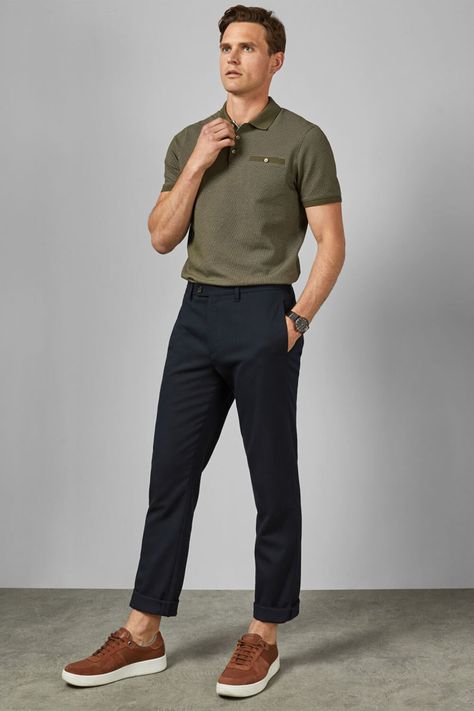 Tucked In Shirt Outfit, Polo Shirt Outfit, Chinos Men Outfit, Polo Shirt Outfit Men, Business Casual Polo, Business Attire For Men, Polo Shirt Outfits, Mens Business Casual Outfits, Polo Outfit