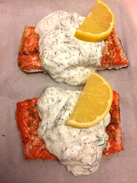 How To Make Easy Baked Salmon Dill Salmon Recipes, Dill Cream Sauce, Baked Salmon And Asparagus, Yogurt Dill Sauce, Dill Sauce For Salmon, Clean Eating Recipe, Garlic Yogurt, Greek Yogurt Sauce, Dill Salmon