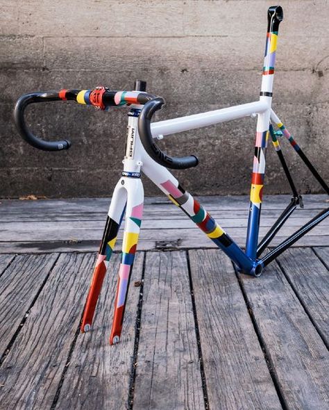 Custom Painted Bike Frame, Bicycle Painting Ideas, Bike Paint Ideas, Bike Frame Design, Custom Bike Paint, Fixie Frame, Bike Painting, Bicycle Paint Job, Bike Swag