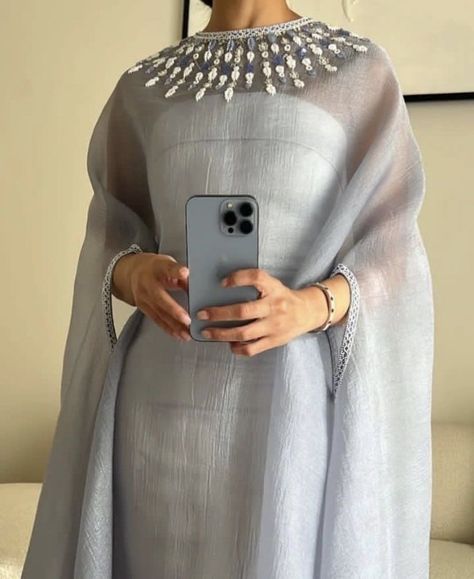 Abaya Design, Modest Evening Dress, Mode Kimono, Mode Abaya, Modest Dresses Casual, Elegant Dresses Classy, Modesty Fashion, Arab Fashion, Hijabi Fashion