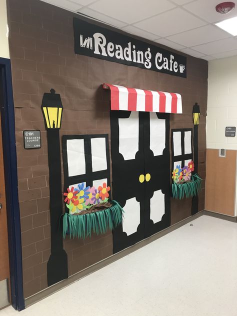 Reading Cafe bulletin board with awning, doors, windows with flower boxes, and lanterns. Books Bulletin Board Ideas, Cardboard Storefront Ideas, House Bulletin Board Ideas, Bulletin Board For Library, English Class Bulletin Boards, Classroom Libraries, Classroom Reading Area High School, Cafe Bulletin Board Ideas, Art Work Display Preschool