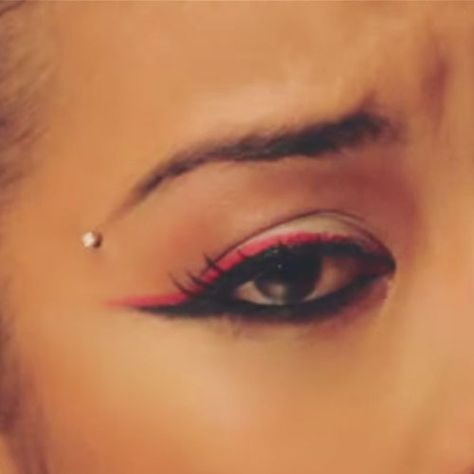 Keyshia Cole Dermal, Eyebrow Piercing | Steal Her Style Double Dermal Piercing Face, Facial Dermal Piercing, Dermal Anchor Piercing, Eye Dermal, Face Dermal Piercing, Face Dermal, Piercing Arcade, Anchor Piercing, Celebrity Eyebrows