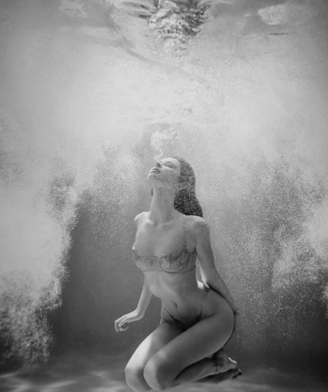 Dark Long Hair, Underwater Shoot, Underwater Portrait, Under The Water, Aquarius Season, Mystery School, Ethereal Aesthetic, Body Photography, Cora Reilly